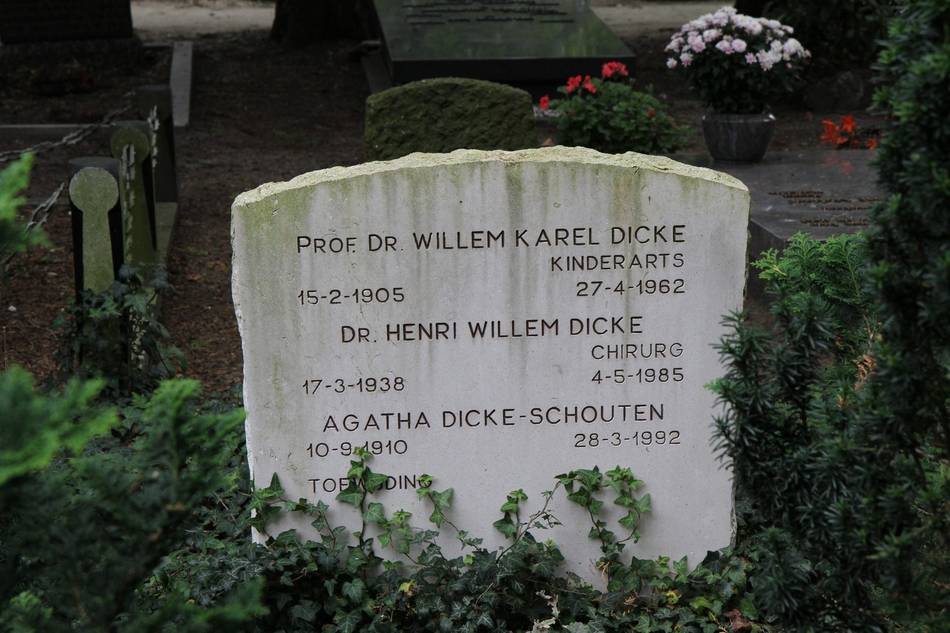 Willem Karel Dicke's tomb, Baarn - 02.JPG